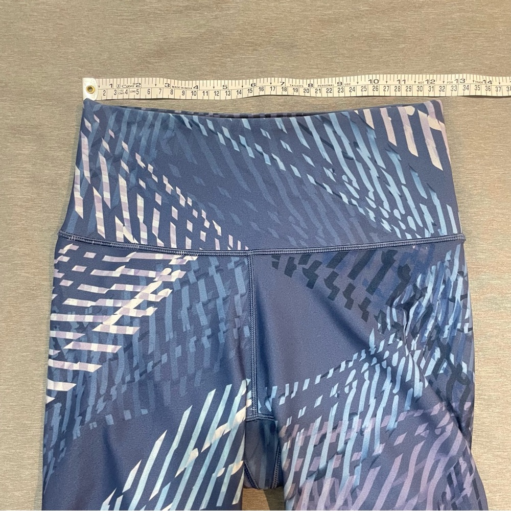Peloton WITH Zepheria Reversible Capri Leggings High Rise Medium - Picture 8 of 11